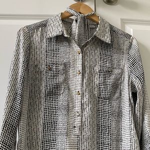 Versatile blouse with neck tie/belt included